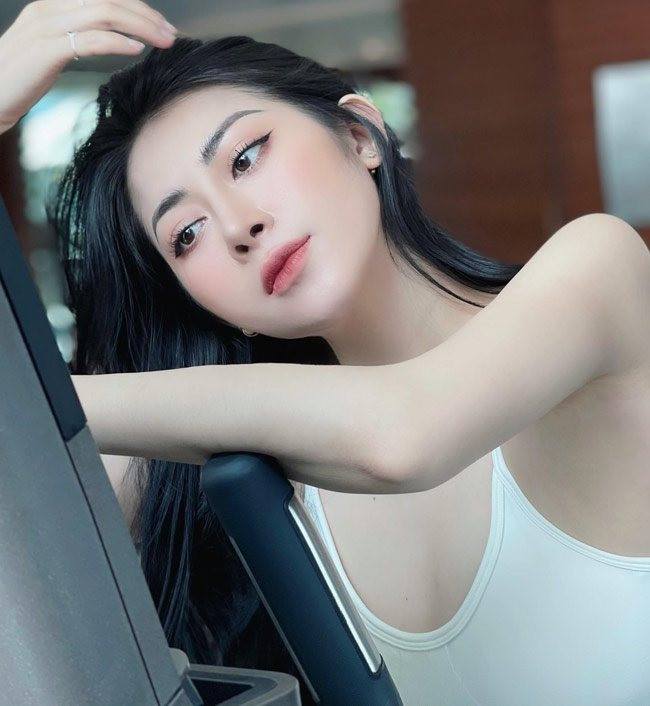 Cô tham gia chương trình 'Người ấy là ai' mùa thứ 2 năm 2019. Mai Sương ra về cùng một chàng nhiếp ảnh gia nhưng cặp đôi chỉ tìm hiểu một thời gian rồi 'đường ai nấy đi'.