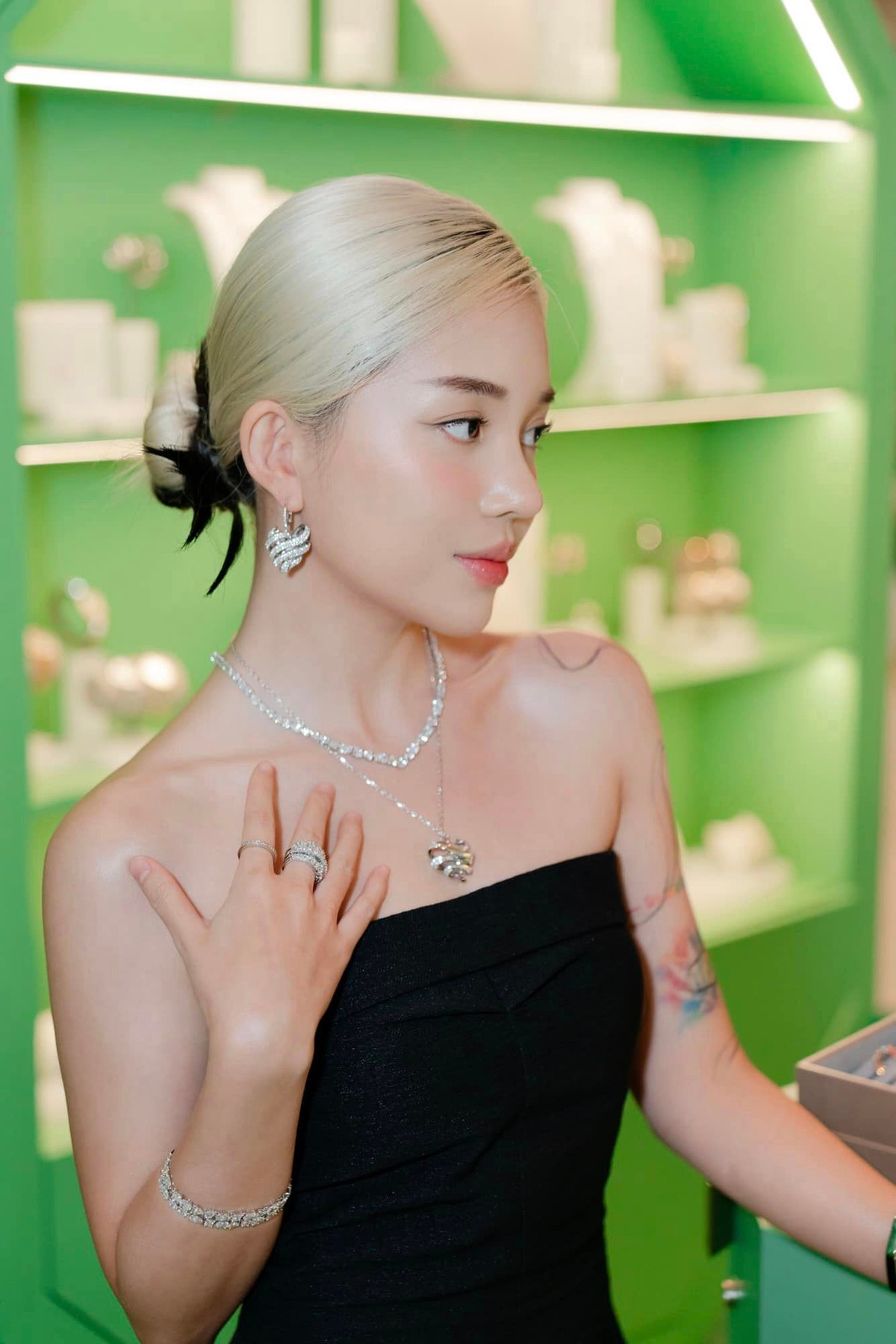 Là một streamer xinh đẹp, tài năng, cá tính, không khó hiểu khi Linh Ngọc Đàm sở hữu lượng người theo dõi "khủng" trên mạng xã hội.