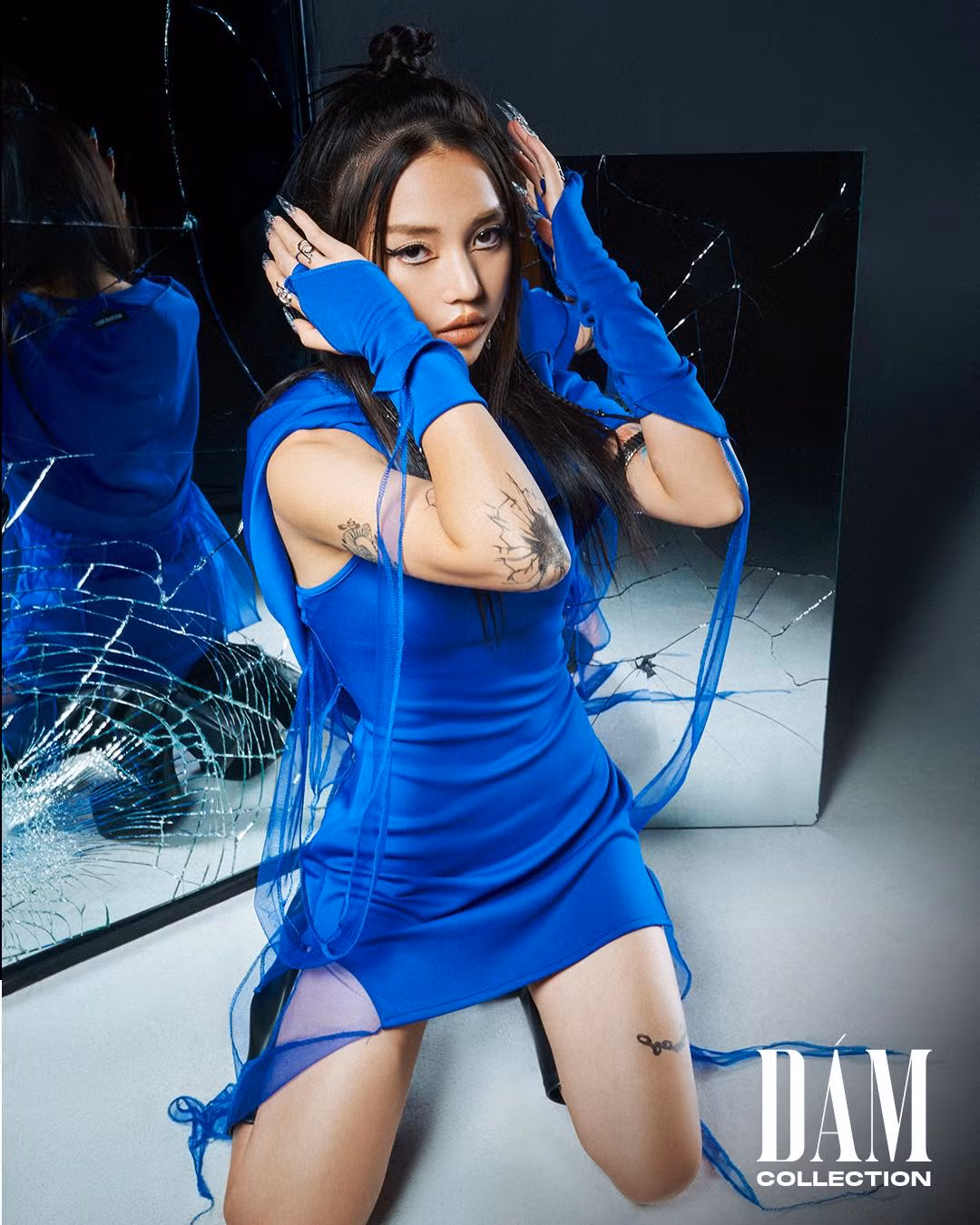 Mình thật lòng vui và chúc phúc cho vợ chồng bạn mình. 2 người xứng đôi và cũng yêu thương nhau. Sắp tới, họ sẽ có một gia đình nhỏ hạnh phúc và còn cả tương lai phía trước. Linh cũng vậy. Những người văn minh đọc đến đây chắc cũng hiểu ý mình. Đôi khi bạn muốn bảo vệ ai, việc duy nhất bạn cần làm là giữ khoảng cách với họ. Vậy thôi" - Linh Ngọc Đàm chia sẻ trên story. Đây không phải là lần đầu tiên cô nàng bày tỏ thái độ mạnh mẽ về chuyện nhạy cảm này.