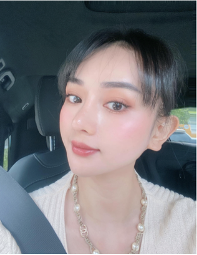 Thông thường, mặt mộc luôn là thử thách khá đáng sợ đối với các cô gái vì khi không còn sự hỗ trợ của trang điểm. Tuy nhiên với Angela Chu điều đó không làm khó được cô.