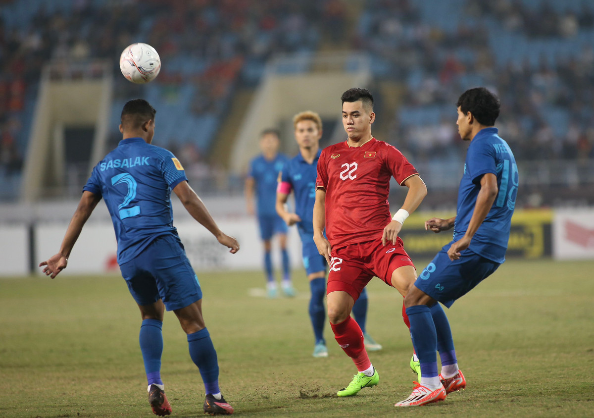 Viet Nam 2-2 Thai Lan: Chung ket luot ve du bao kho khan-Hinh-6