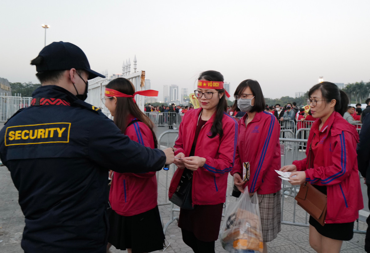 Viet Nam 2-2 Thai Lan: Chung ket luot ve du bao kho khan-Hinh-15