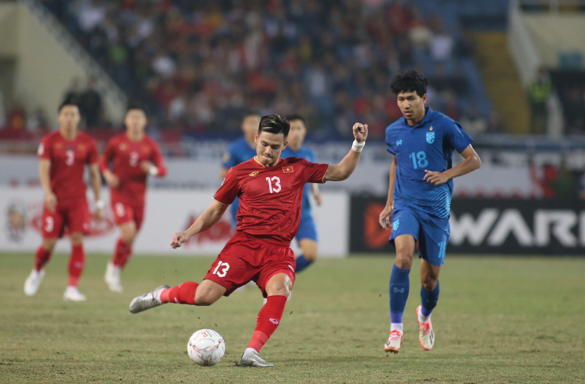 Viet Nam 2-2 Thai Lan: Chung ket luot ve du bao kho khan-Hinh-3