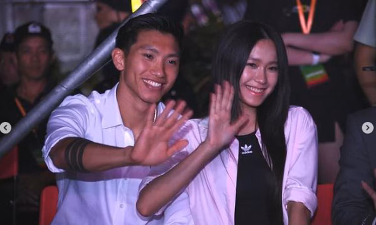 Sau đám cưới, Văn Hậu và Hải My thường xuyên xuất hiện với hình ảnh khá mộc mạc. Cặp đôi này vừa có những ngày trăng mật tại Singapore.