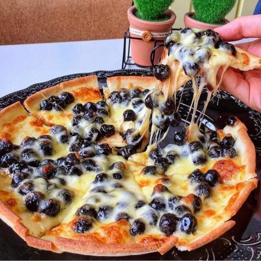 Chiếc pizza trân châu đường đen.