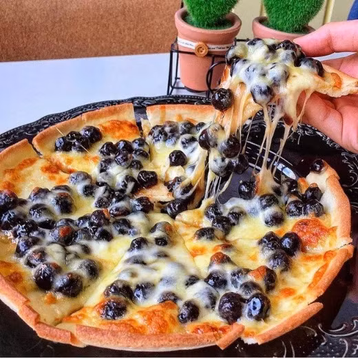 Chiếc pizza trân châu đường đen.