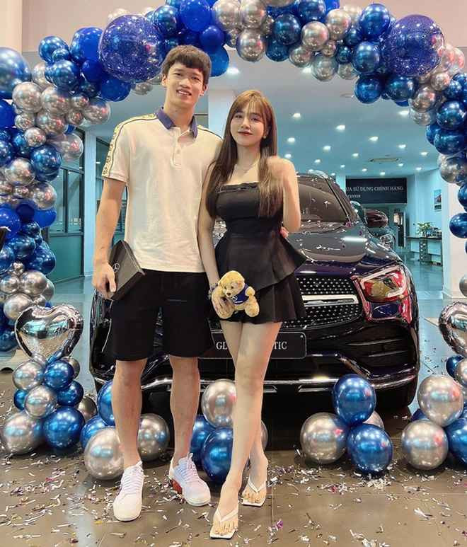 Mặc dù người trong cuộc vẫn chưa lên tiếng đính chính hay xác nhận về chuyện tình cảm song rất nhiều netizen bày tỏ sự tiếc nuối vì chuyện tình đẹp của Gia Hân và Hoàng Đức.