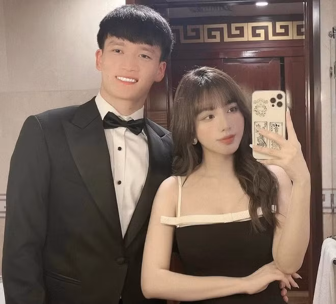 Cả hai được nhiều người yêu mến bởi đàng trai là cầu thủ nổi tiếng còn đàng gái là hot girl với lượng người theo dõi lớn. Không những vậy, Gia Hân còn nhận nhiều lời khen ngợi bởi tính cách dịu dàng, tinh tế và tự chủ tài chính.