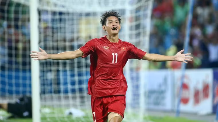 Trở lại những ngày tháng 5/2023, Vĩ Hào bất ngờ không có tên trong danh sách của U23 Việt Nam tham dự SEA Games 32 tại Campuchia. Lý do bởi tiền đạo sinh năm 2003 chưa thấm nhuần triết lý của HLVTroussier nên đành lỡ hẹn.