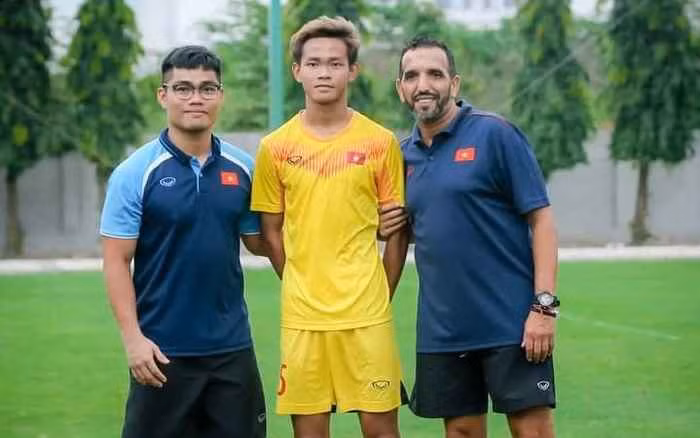 Bùi Vĩ Hào sở hữu một chiều cao ấn tượng lên đến 1m80. Dù có xuất phát điểm là một tiền đạo cắm, Bùi Vĩ Hào cũng có thể thi đấu như một tiền đạo cánh trái.