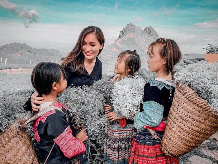 Vẻ xinh đẹp đời thường của BTV Linh Thủy.