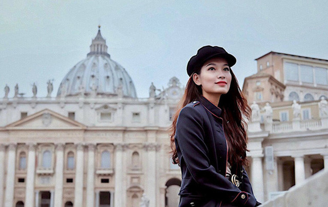 Bên cạnh công việc ở nhà đài, Linh Thủy thường chia sẻ những hình ảnh du lịch nhiều nơi cùng bạn bè thân thiết của mình.