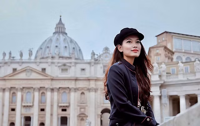 Bên cạnh công việc ở nhà đài, Linh Thủy thường chia sẻ những hình ảnh du lịch nhiều nơi cùng bạn bè thân thiết của mình.