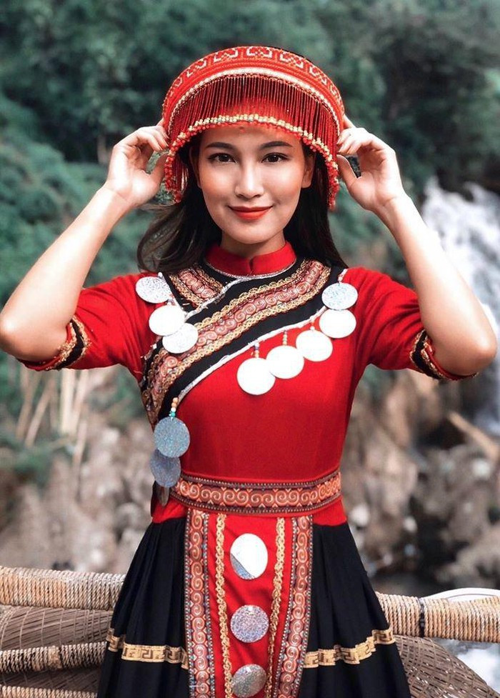 Khoảnh khắc Linh Thủy đưa tin về họa động tại Hà Lầm - lò giếng khai thác than sâu nhất Việt Nam, ở mức -300 mét so với mực nước biển vào năm 2018 cũng khiến nhiều người thời điểm đó chú ý.