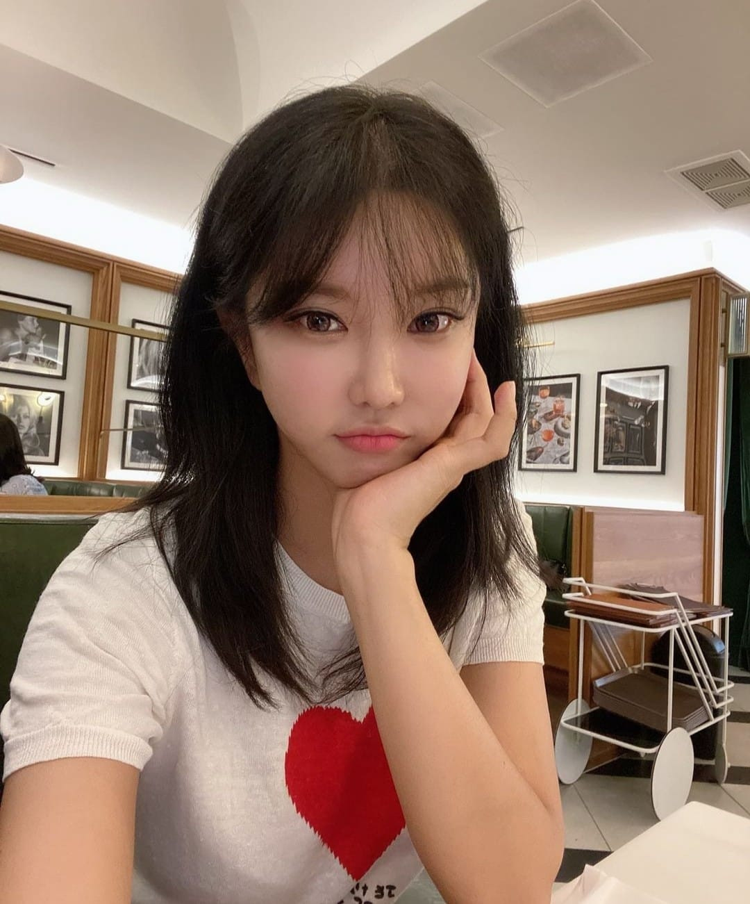 "Nữ streamer đẹp nhất xứ Hàn" là biệt danh fan dành cho ngôi sao 9X này với gương mặt trẻ trung, thân hình gợi cảm như tạc tượng.