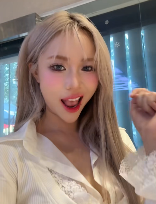 Không chỉ thay đổi về ngoại hình, MisThy còn thay đổi cả cách thức tương tác với người hâm mộ.