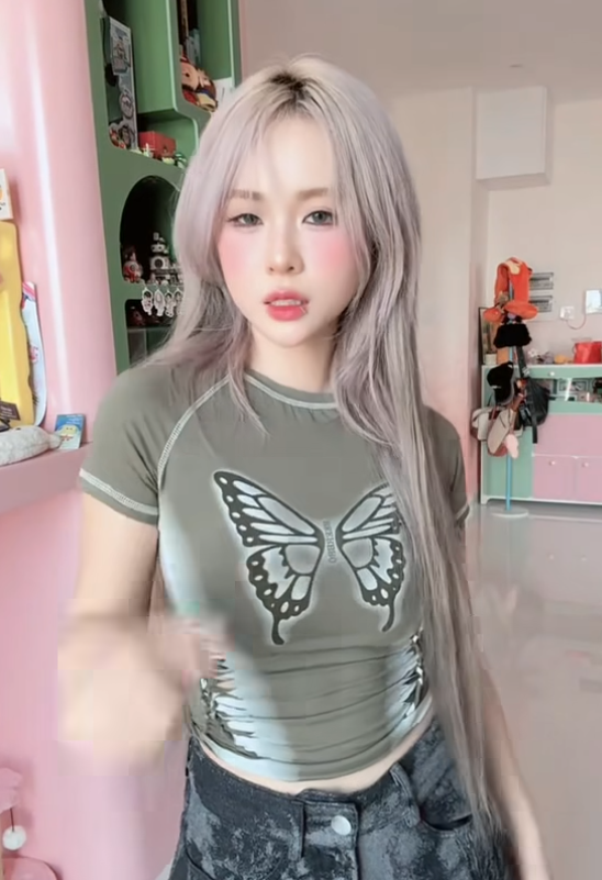 Một số người cho rằng phong cách mới này quá khác biệt so với hình ảnh trước đây của cô, thậm chí có người không nhận ra MisThy trong những bức ảnh mới.