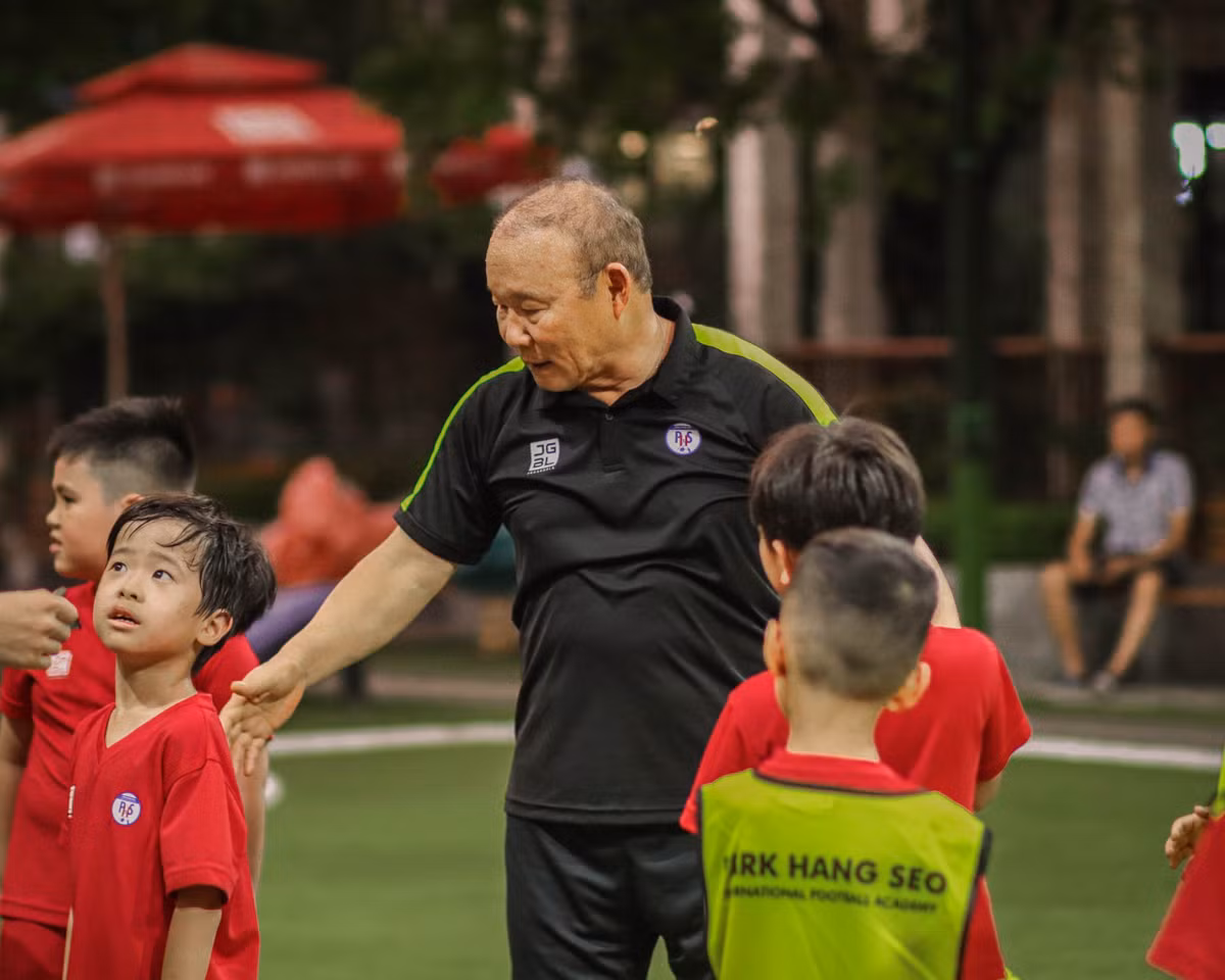 HLV Park Hang Seo cũng nhấn mạnh ngoài việc đào tạo kỹ năng, học viện của ông còn quan tâm cả việc rèn luyện đạo đức cầu thủ.