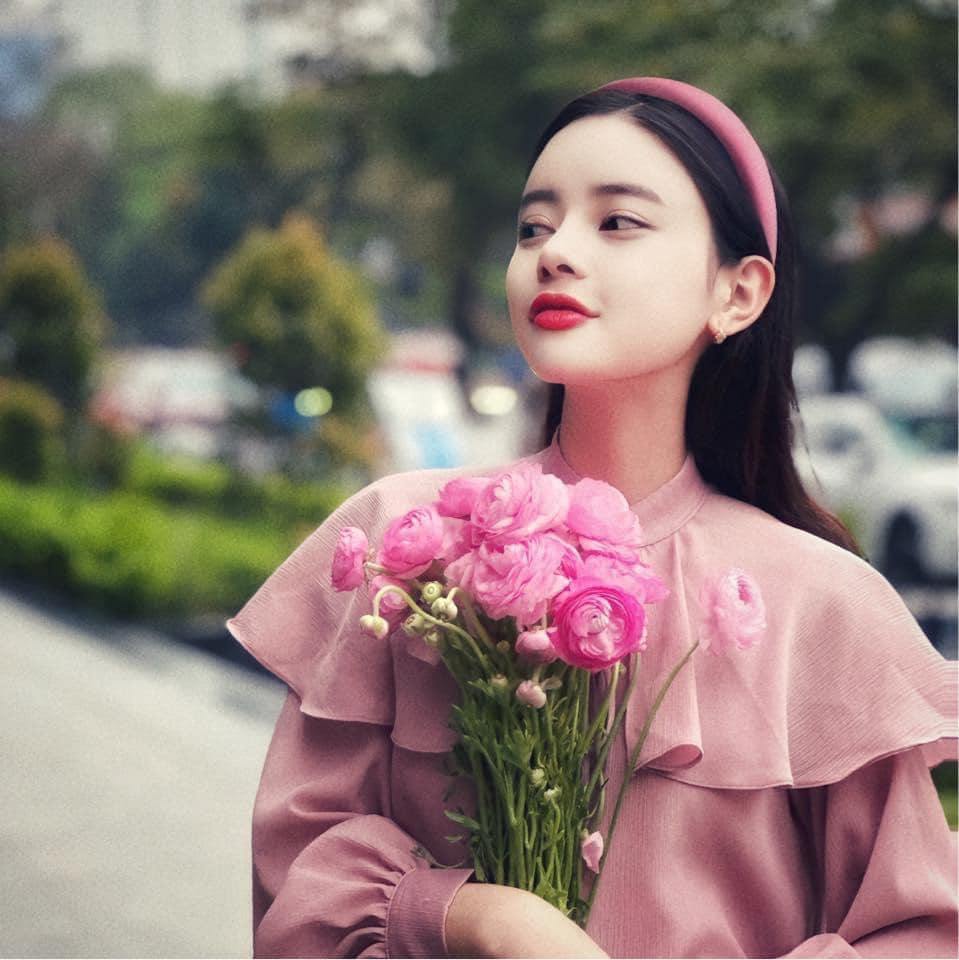 Trên trang cá nhân có hàng chục nghìn lượt theo dõi, Mỹ Hạnh cũng nhận được nhiều lượt tương tác và lời khen với thần thái chuẩn fashionista, toát lên cá tính năng động, nhiệt huyết.