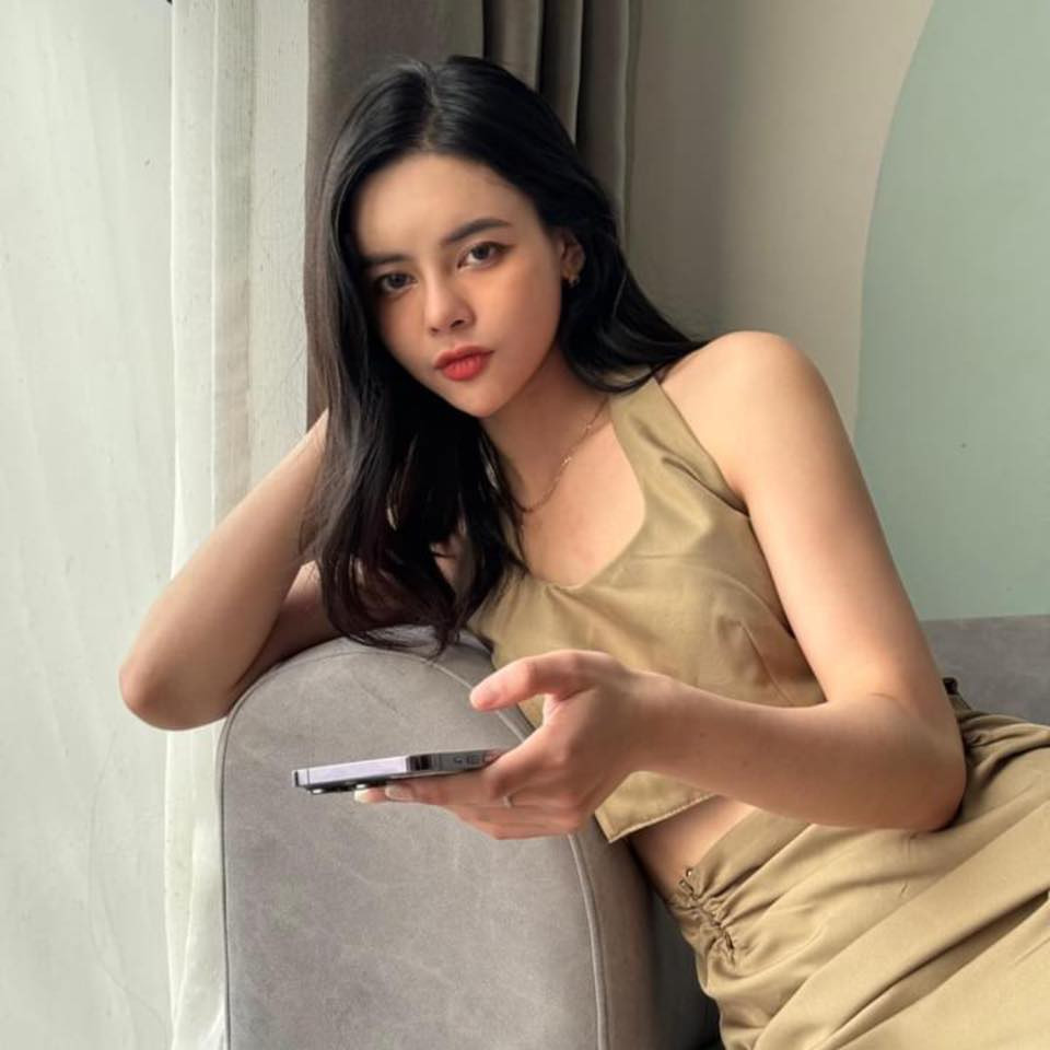 Mỹ Hạnh cho biết, Ngữ văn là môn học bản thân yêu thích nhất, lại được truyền cảm hứng từ những cô giáo đặc biệt của mình nên cô nàng quyết tâm trở thành một giáo viên Ngữ Văn “đa-zi năng”.