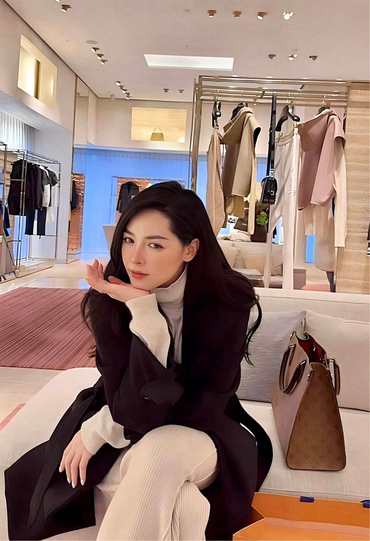 Cô gái Nam Định còn được ví xinh như gái Hàn. Cô gái Nam Định còn được ví xinh như gái Hàn.