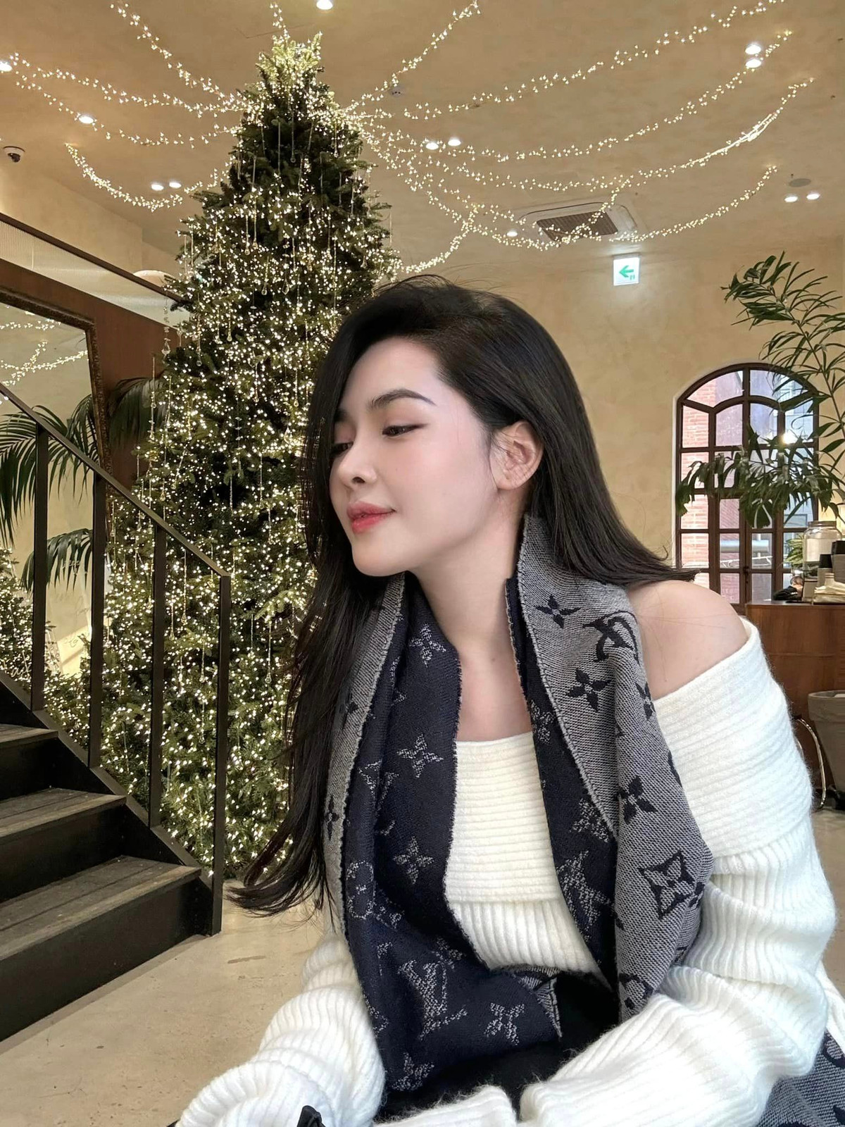 Thanh Quỳnh thường xuyên xuất hiện với những hình ảnh xinh đẹp, sang chảnh. Cô đắm chìm trong những chuyến du lịch khắp trong và ngoài nước.