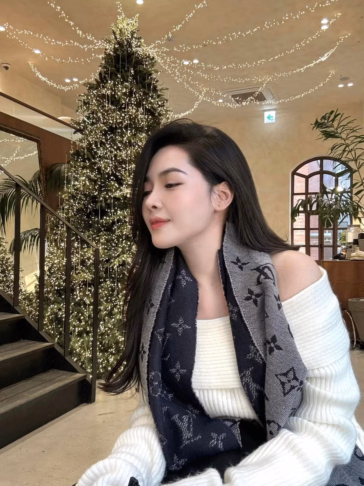 Thanh Quỳnh thường xuyên xuất hiện với những hình ảnh xinh đẹp, sang chảnh. Cô đắm chìm trong những chuyến du lịch khắp trong và ngoài nước.