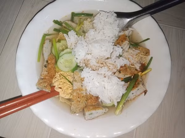 Khi những ngày giãn cách căng thẳng, không còn lê la hàng quán, mâm cơm nhà là lựa chọn bắt buộc của chúng ta.