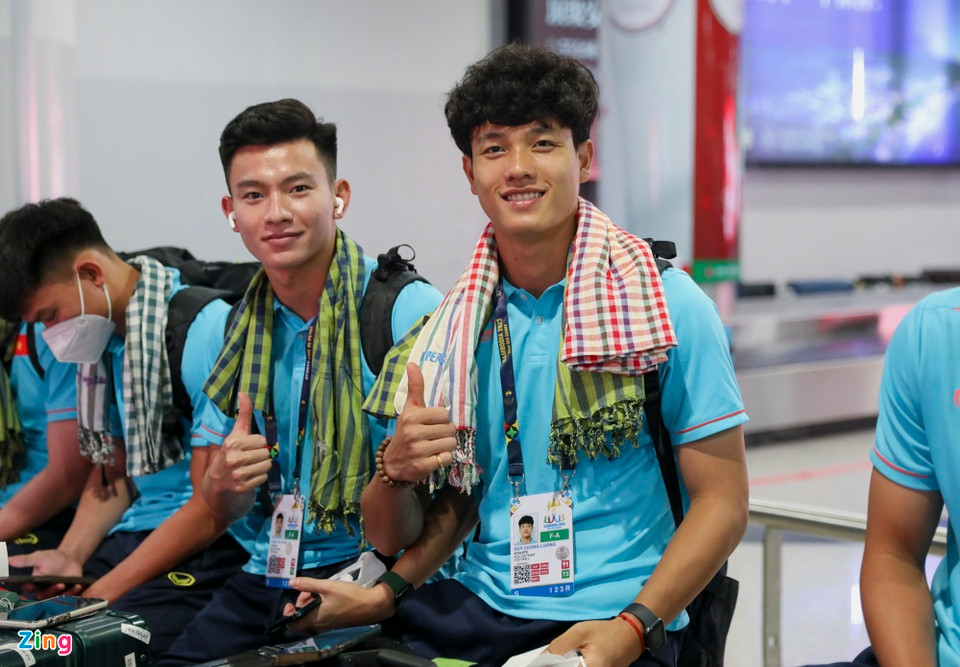 Sau khi có mặt tại Phnom Penh, U22 Việt Nam có buổi tập ngay trong chiều cùng ngày. Ảnh: Zing