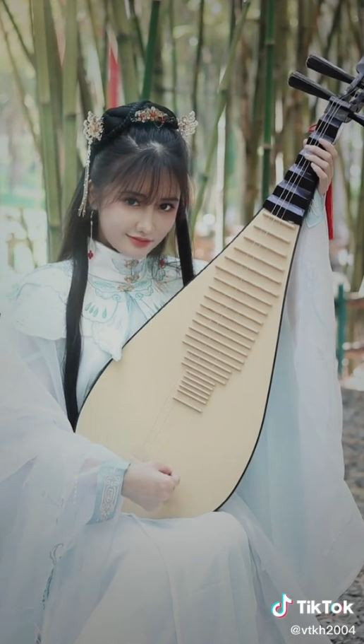 Màn "lột xác" của Khánh Huyền nhận về khá nhiều ưu tái của cồng đồng mạng.