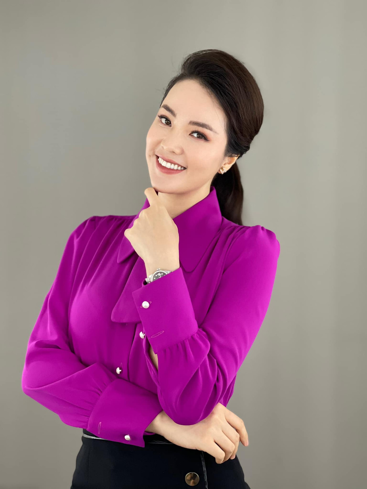 Trường ĐH Ngoại thương có thể có ưu thế nổi bật hơn các trường ĐH khác không phải vì nhiều thầy cô giáo giỏi hay trò giỏi mà vì phương pháp dạy học ở đây khá mở. Sinh viên được học nhiều kỹ năng mềm và đặc biệt là được thầy cô hun đúc sự tự tin ngay từ khi mới bước chân vào trường. Vân đã áp dụng những kỹ năng đó rất tốt trong công việc hiện tại" - Thụy Vân cho biết thêm.