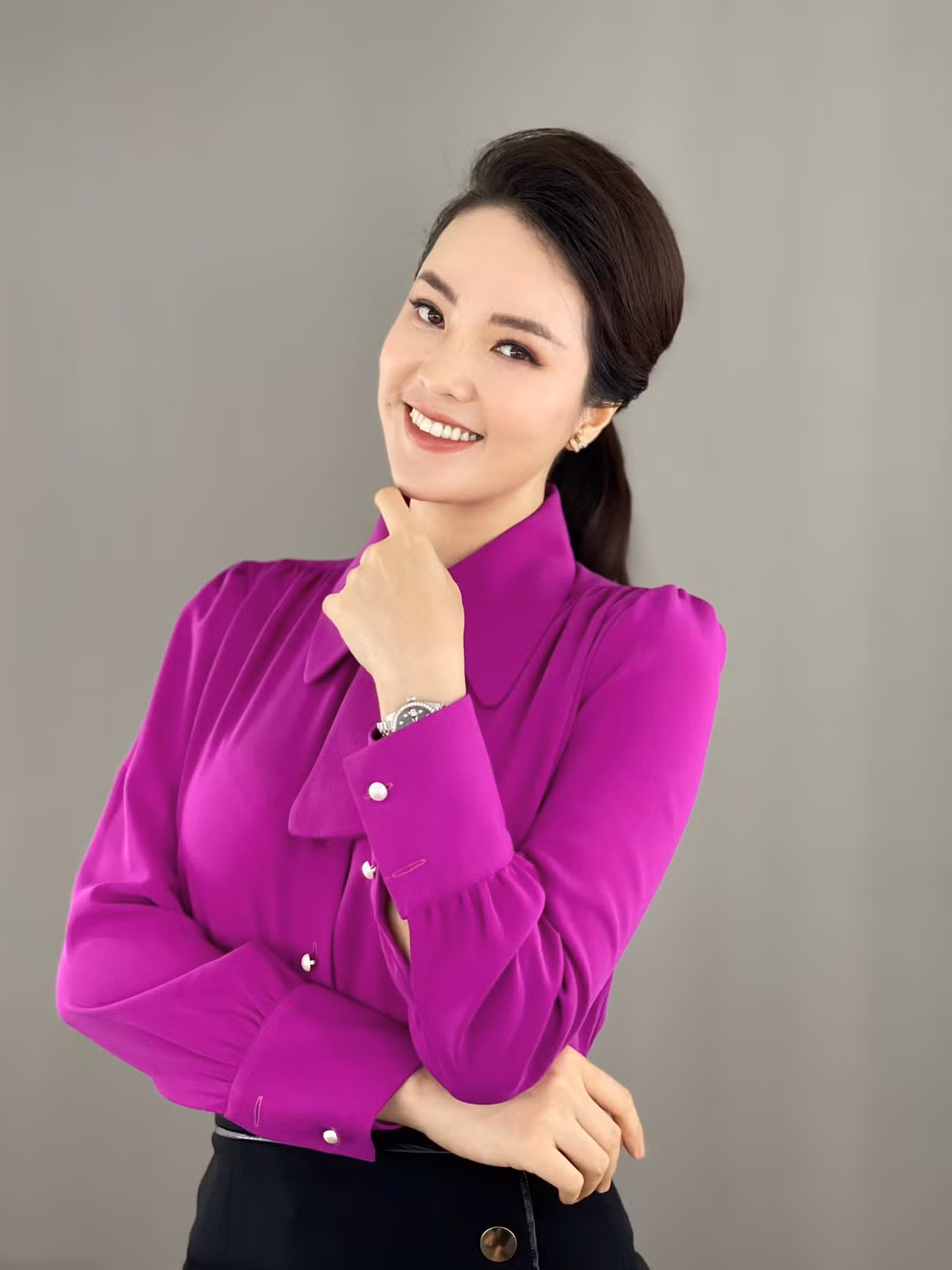 Trường ĐH Ngoại thương có thể có ưu thế nổi bật hơn các trường ĐH khác không phải vì nhiều thầy cô giáo giỏi hay trò giỏi mà vì phương pháp dạy học ở đây khá mở. Sinh viên được học nhiều kỹ năng mềm và đặc biệt là được thầy cô hun đúc sự tự tin ngay từ khi mới bước chân vào trường. Vân đã áp dụng những kỹ năng đó rất tốt trong công việc hiện tại" - Thụy Vân cho biết thêm.