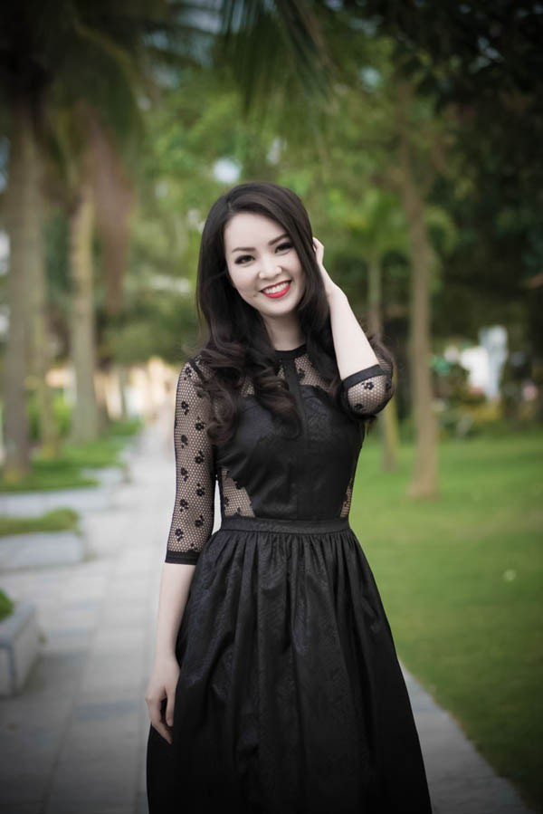 Dù nhanh chóng lấy lại bình tĩnh và đứng lên dẫn tiếp như chưa có chuyện gì xảy ra nhưng sau đó, Thụy Vân kể lại, cô suýt khóc vì xấu hổ và ức chế với sự chủ quan của bản thân.