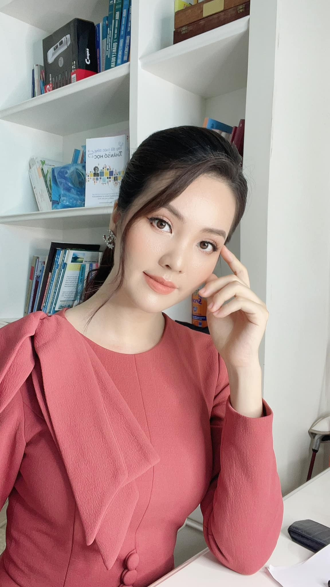 Tốt nghiệp trường ĐH Ngoại thương, lại có danh hiệu nhưng Thụy Vân chưa bao giờ dừng lại việc học của mình. Năm 2016, cô được viện FSB (Viện Quản trị và Công nghệ, Đại học FPT) trao học bổng nhờ thành tích thi xuất sắc vào khóa Thạc sĩ Quản trị kinh doanh (MBA).