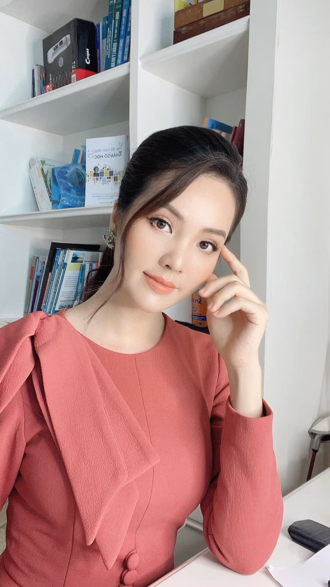 Tốt nghiệp trường ĐH Ngoại thương, lại có danh hiệu nhưng Thụy Vân chưa bao giờ dừng lại việc học của mình. Năm 2016, cô được viện FSB (Viện Quản trị và Công nghệ, Đại học FPT) trao học bổng nhờ thành tích thi xuất sắc vào khóa Thạc sĩ Quản trị kinh doanh (MBA).