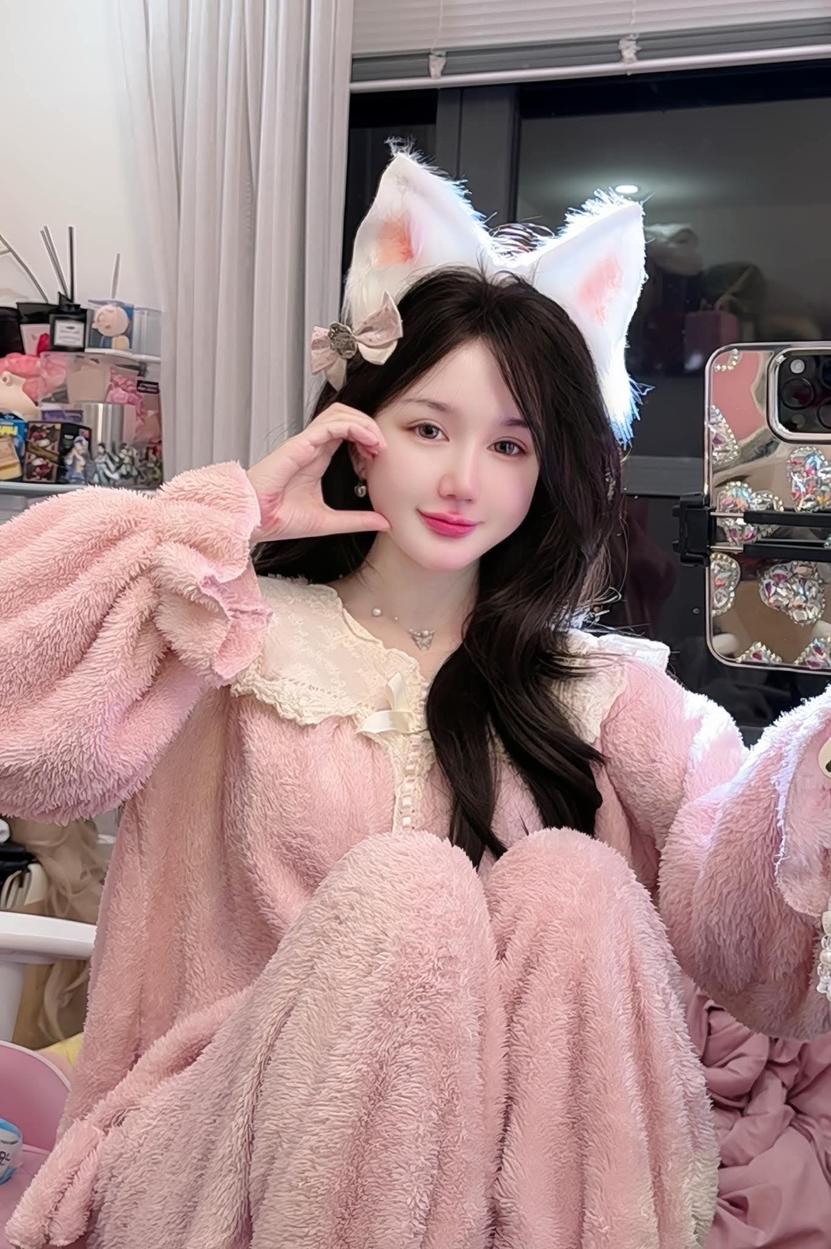 Trước đó, Thiên Thy cũng đã đăng tải những bức hình chụp chung và video tình cảm của cả hai lên TikTok.