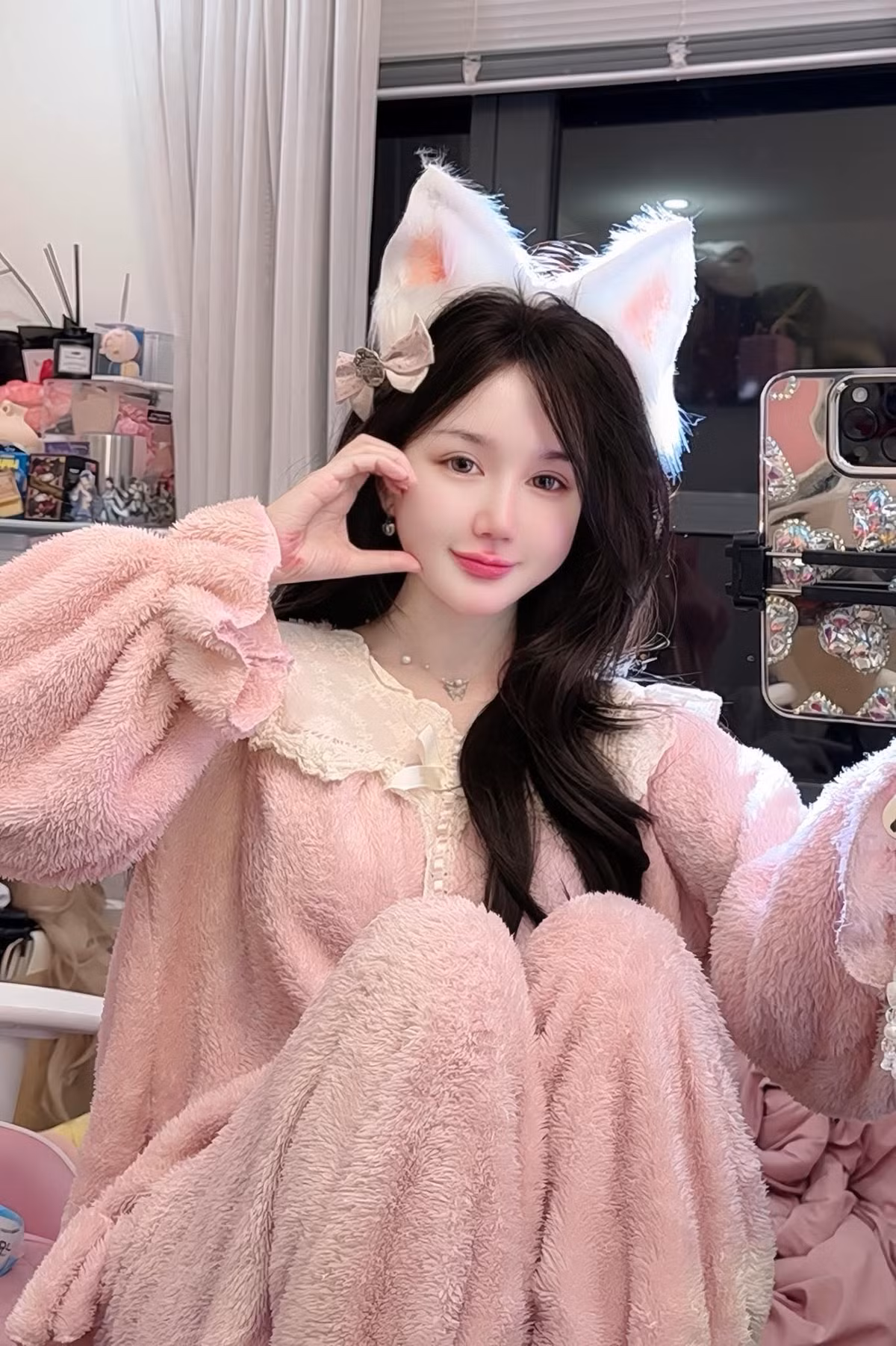 Trước đó, Thiên Thy cũng đã đăng tải những bức hình chụp chung và video tình cảm của cả hai lên TikTok.