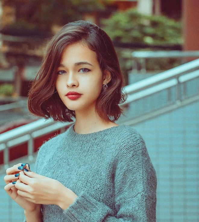 Linh may mắn sinh ra trong gia đình bố mẹ đều dành sự quan tâm đặc biệt. Từ nhỏ, cô bạn đã theo học trường quốc tế Pháp tại Hà Nội.