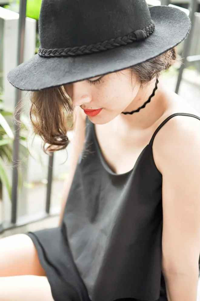 "Mình muốn chuyển vào hệ thống Anh mặc dù nói tiếng Pháp rất thạo vì dẫu sao, mình cảm thấy nói tiếng Anh vẫn thoải mái hơn. Trường mình được đánh giá là uy tín nên mình mong điều đó sẽ mang lại cho mình nhiều cơ hội về việc làm hơn sau này", Linh chia sẻ.