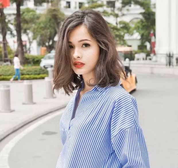 Linh là cô bạn ưa học hỏi, yêu nghệ thuật. Khi còn ở Việt Nam, cô bạn rất thích hát, đọc sách, đi ăn và đi cafe với bạn. Và dĩ nhiên, là con gái thì ai chả thích được chụp những bức ảnh đẹp. Một số ảnh anh chị bạn quen mời Linh đi chụp được các shop thời trang "chấm" và mời cô bạn làm mẫu nhưng cô bạn từ chối vì thời gian đấy muốn tập trung cho việc học.