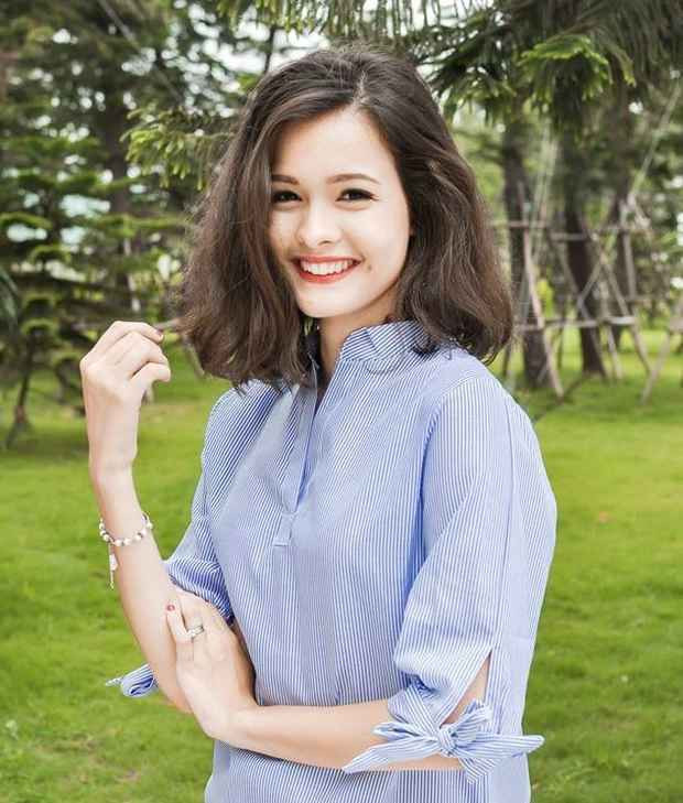 Cô bạn cũng sớm được tiếp xúc với hai nền văn hóa khác nhau trong cùng một mái nhà, có cơ hội khám phá nhiều thứ hơn, phát triển về mặt ngôn ngữ từ nhỏ.