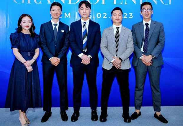 Vừa qua, khi mở rộng một chi nhánh mới tại TP.HCM, Xuân Trường để vợ Nhuệ Giang làm giám đốc chi nhánh Hà Nội.