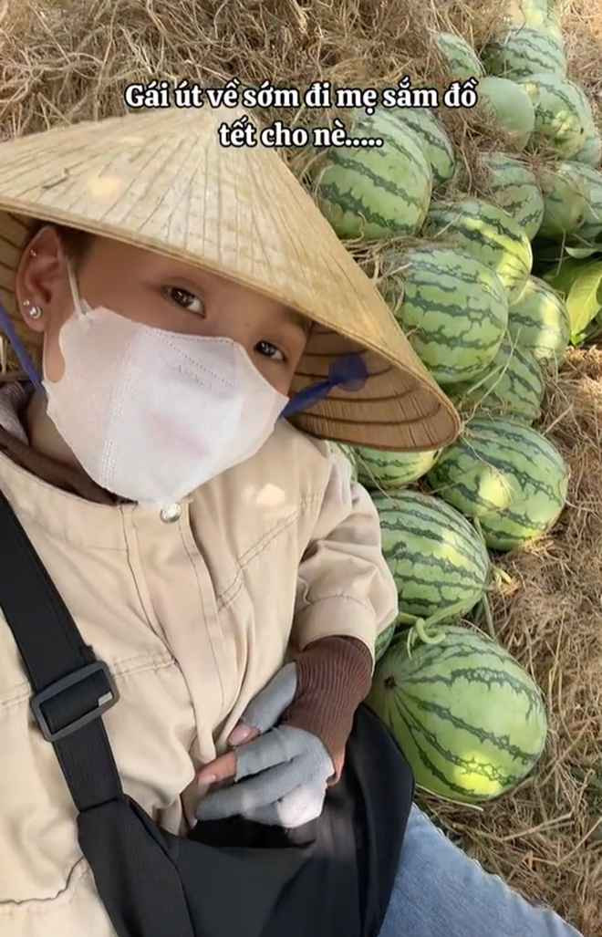 Không phải dọn nhà thì cũng phải phụ gia đình bán hàng...