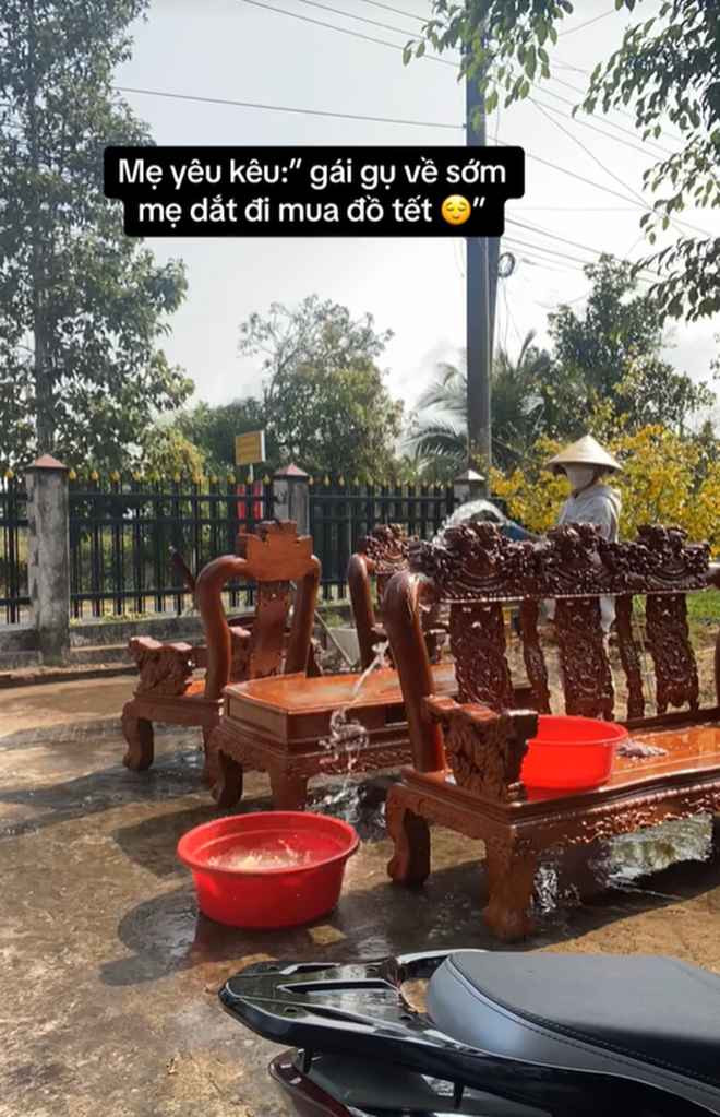 Đồ Tết đâu không thấy, chỉ thấy phải tham gia đại hội dọn nhà, lau bàn ghế rồng phượng...