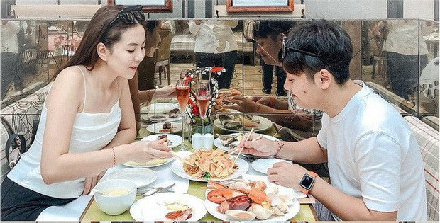 Lâu lâu BTV Mai Ngọc mà không nhắc tới hay ké con ảnh nào vào thì không ít người đã quên mất cô là gái đã có chồng. Cũng dễ hiểu, cô nàng ngày càng xinh đẹp, trẻ trung hơn và cực kỳ tận hưởng cuộc sống.