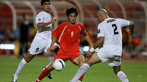 Tuy nhiên, trận đấu giữa Việt Nam và Iraq tại Asian Cup 2007 lại diễn ra ở Thái Lan. Với phong độ thăng hoa của đội trưởng Younis Mahmoud qua một cú đúp, Iraq đã giành chiến thắng 2-0 để giành vé vào bán kết.