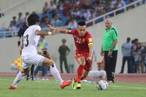 Lần đầu tiên tuyển Việt Nam chạm trán với Iraq trên sân Mỹ Đình là vào ngày 8/10/2015 trong trong khuôn khổ lượt đi bảng F vòng loại thứ 2 World Cup 2018 khu vực châu Á.