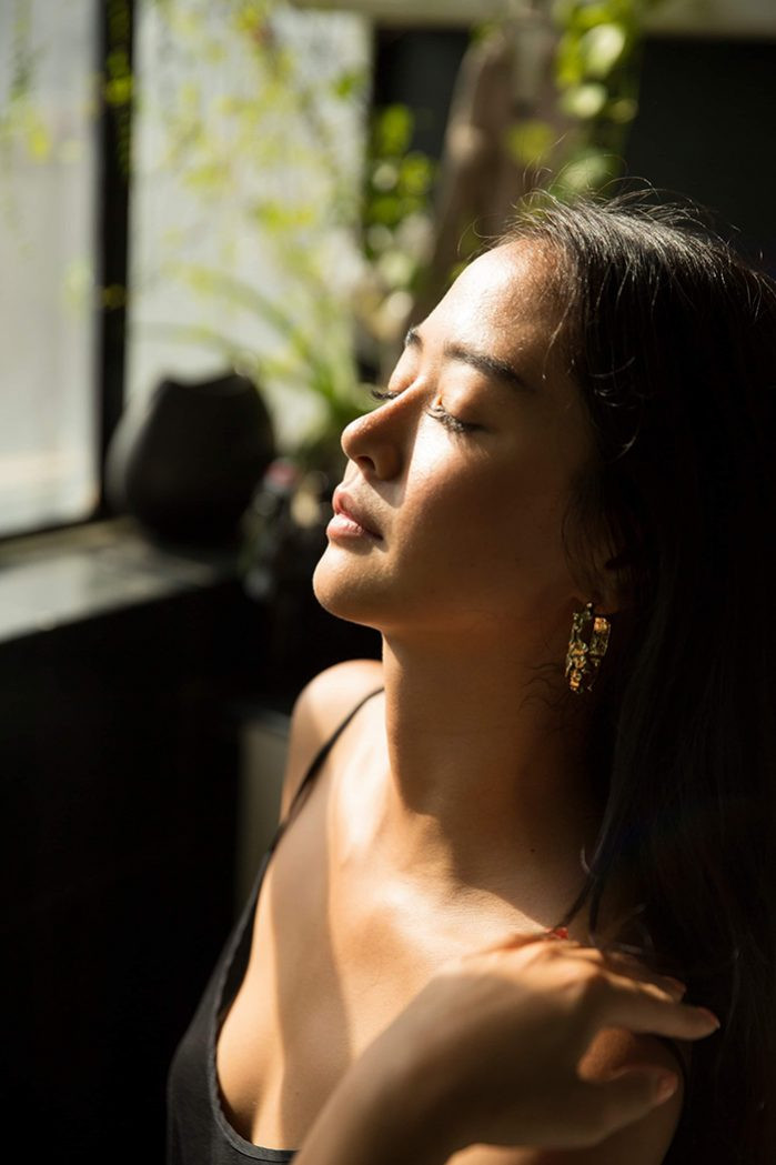 Hiện tại, Amandine đang sống ở Sài Gòn, là mẫu ảnh “được lòng" rất nhiều brand thời trang.