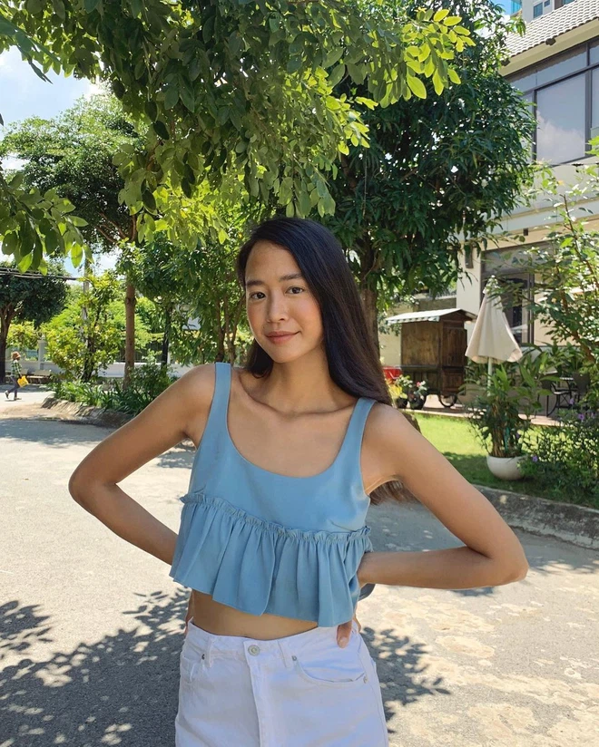 Làn da rám nắng cùng style chụp ảnh có chút táo bạo của Amandine nhìn thấy mê.