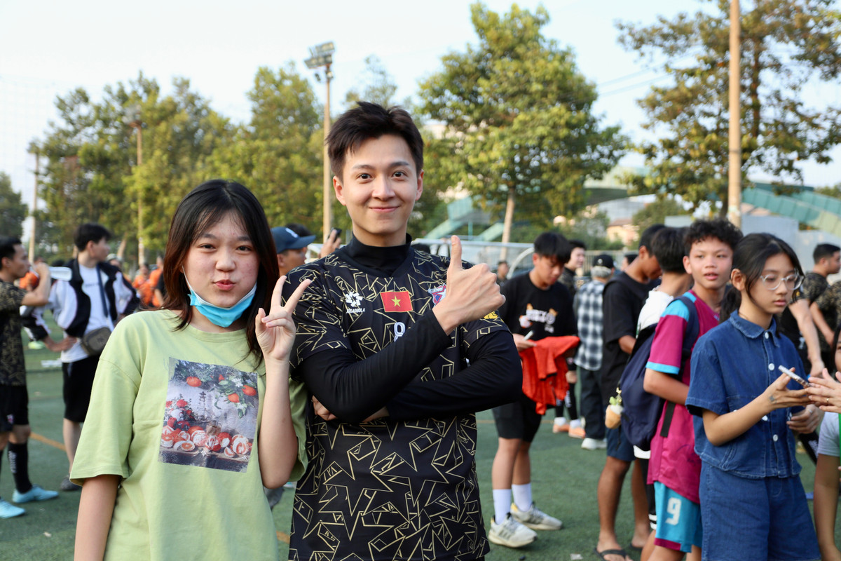 Theo tìm hiểu, giải đấu bóng đá quy tụ các ngôi sao showbiz Việt Nam này đã trải qua 2 năm tổ chức. Cũng theo đại diện BTC cho biết, họ mong rằng đây trở thành hoạt động thường niên để các dàn người nổi tiếng Việt Nam thể hiện tài năng trên sân cỏ của mình.